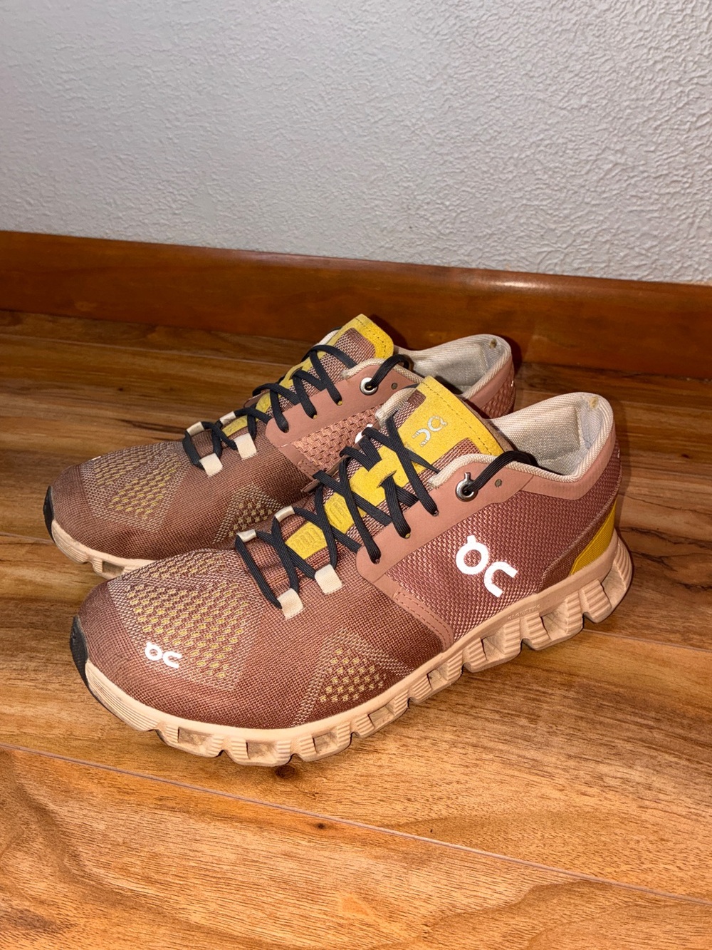 On Cloud X Women’s Athletic Training Shoe Sneakers, Pink Mocha & Sand- size 7.5